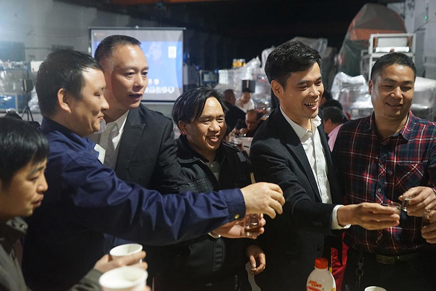 茄子影院成人污版家宴